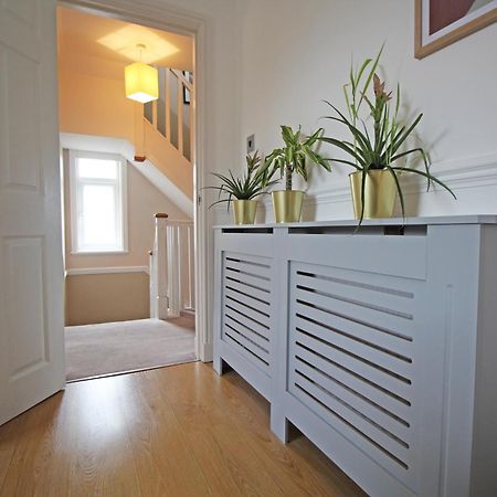 Queens Road - Luxury Spacious Home In Chester Christleton ภายนอก รูปภาพ