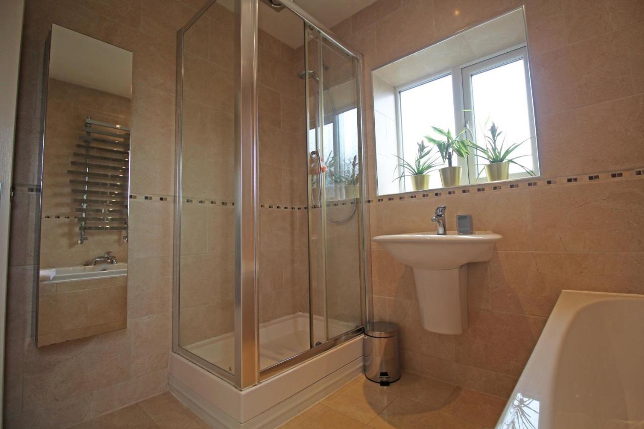 Queens Road - Luxury Spacious Home In Chester Christleton ภายนอก รูปภาพ