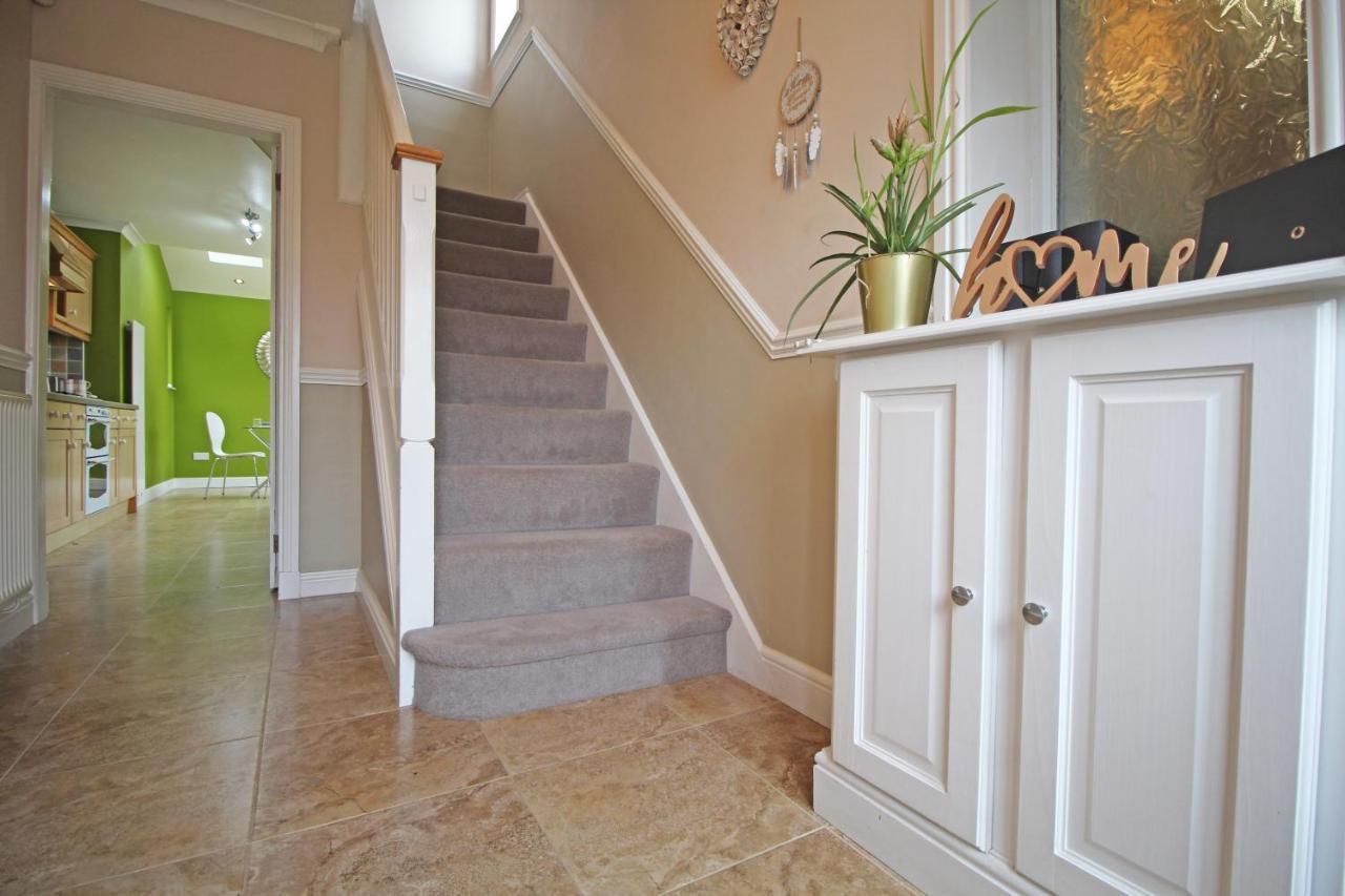Queens Road - Luxury Spacious Home In Chester Christleton ภายนอก รูปภาพ
