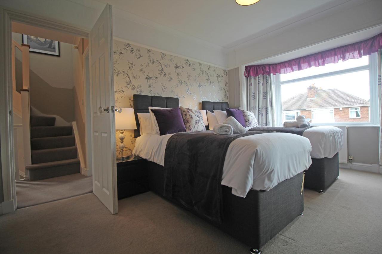 Queens Road - Luxury Spacious Home In Chester Christleton ภายนอก รูปภาพ