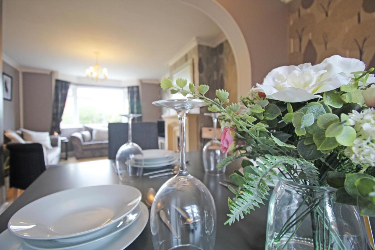 Queens Road - Luxury Spacious Home In Chester Christleton ภายนอก รูปภาพ