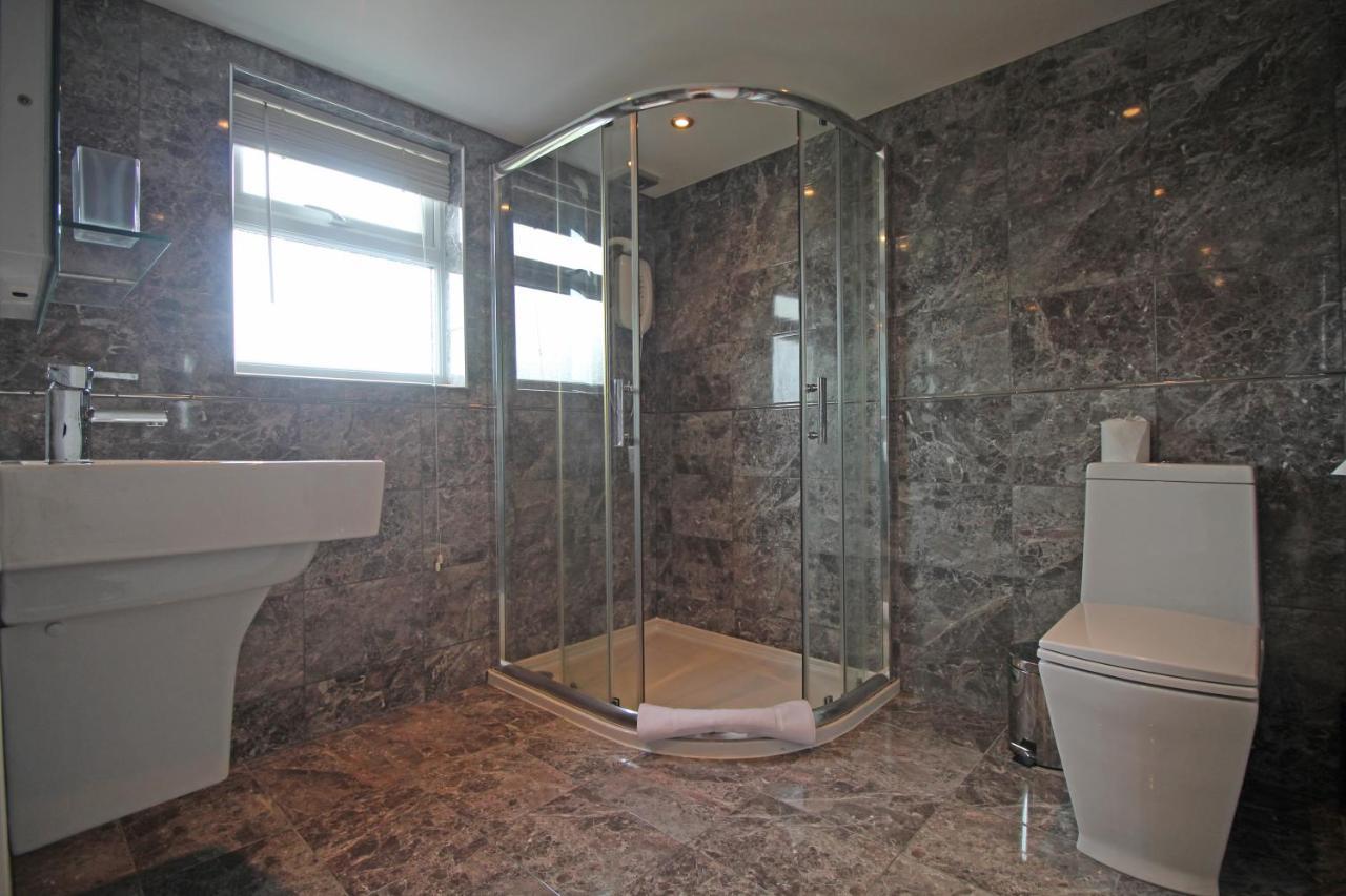 Queens Road - Luxury Spacious Home In Chester Christleton ภายนอก รูปภาพ