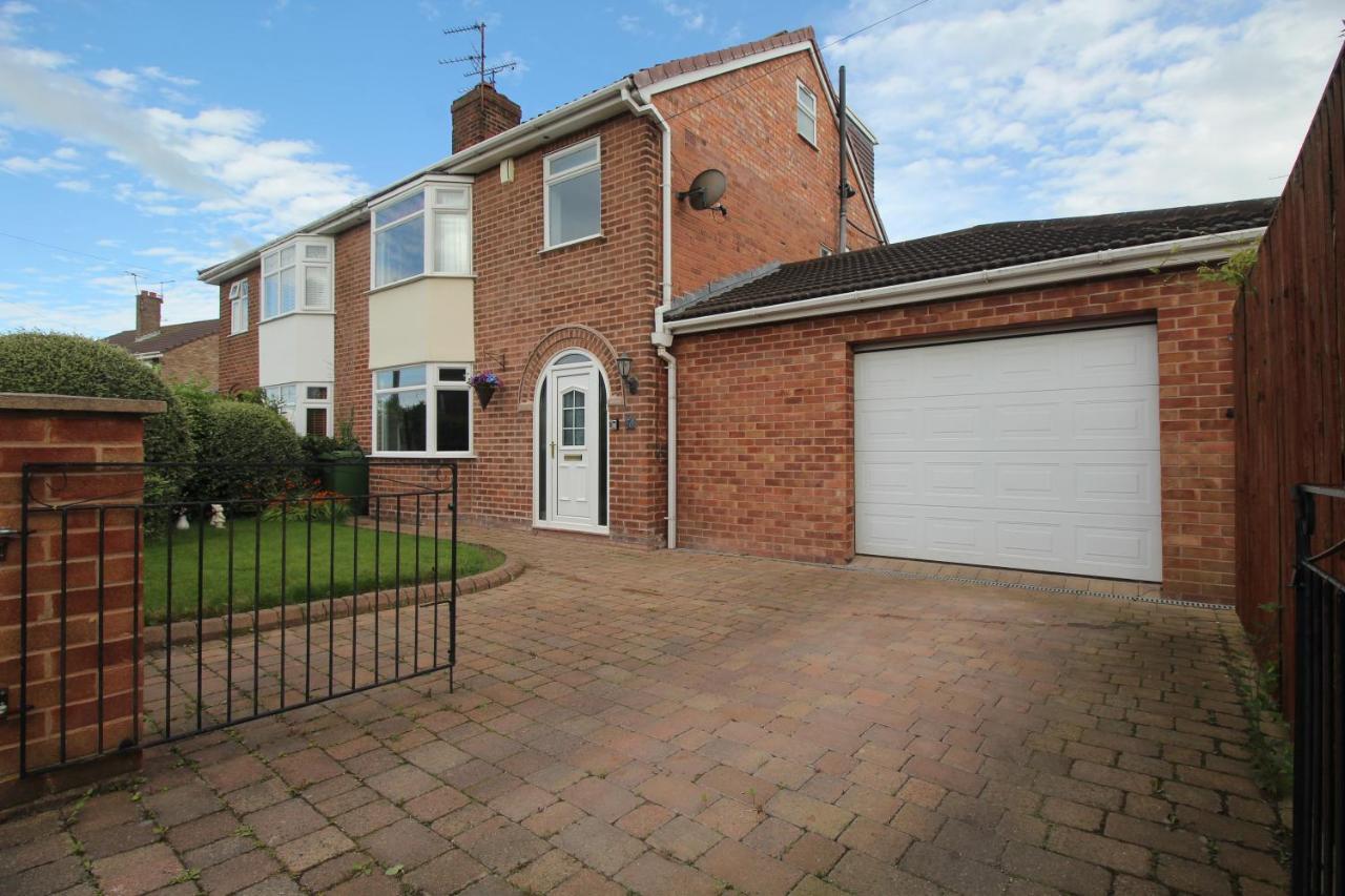 Queens Road - Luxury Spacious Home In Chester Christleton ภายนอก รูปภาพ