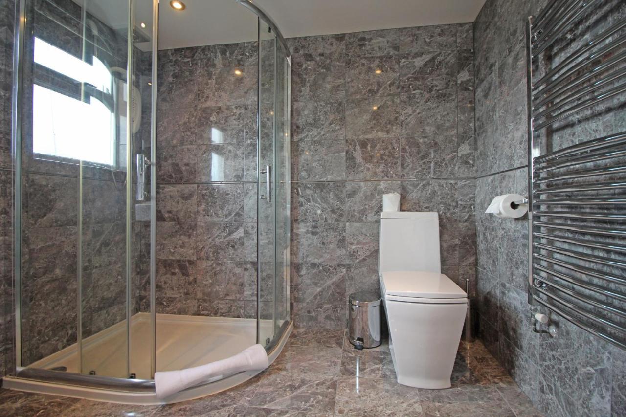 Queens Road - Luxury Spacious Home In Chester Christleton ภายนอก รูปภาพ