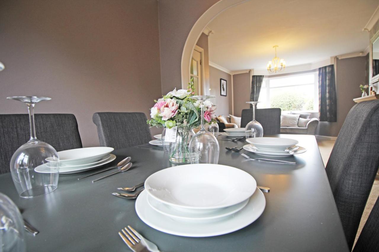 Queens Road - Luxury Spacious Home In Chester Christleton ภายนอก รูปภาพ