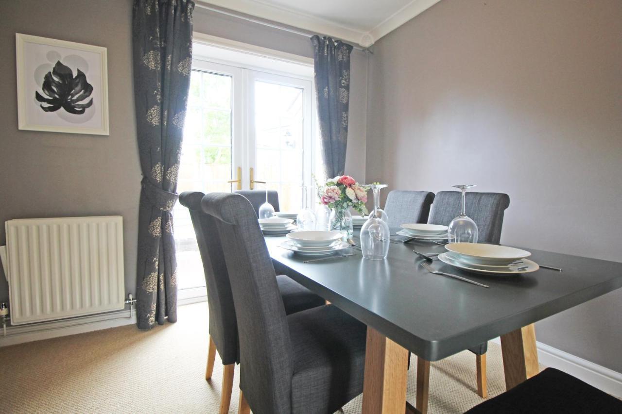 Queens Road - Luxury Spacious Home In Chester Christleton ภายนอก รูปภาพ
