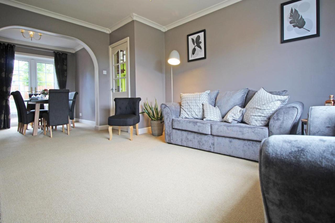 Queens Road - Luxury Spacious Home In Chester Christleton ภายนอก รูปภาพ