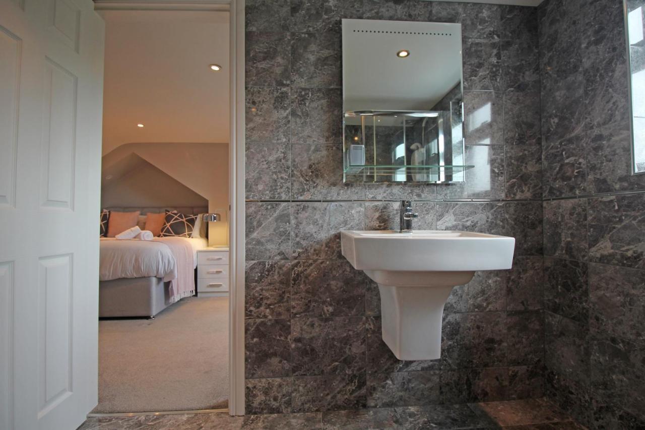 Queens Road - Luxury Spacious Home In Chester Christleton ภายนอก รูปภาพ