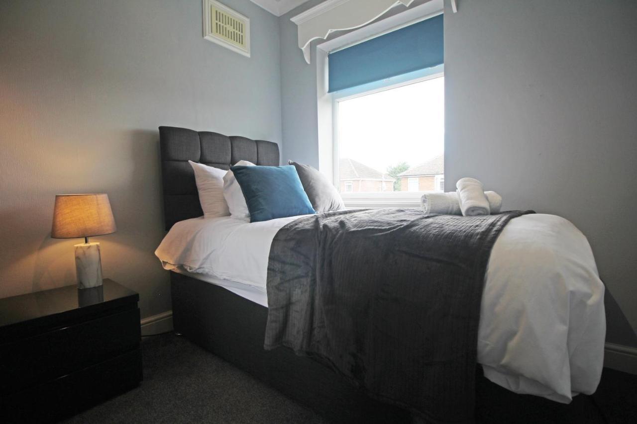 Queens Road - Luxury Spacious Home In Chester Christleton ภายนอก รูปภาพ