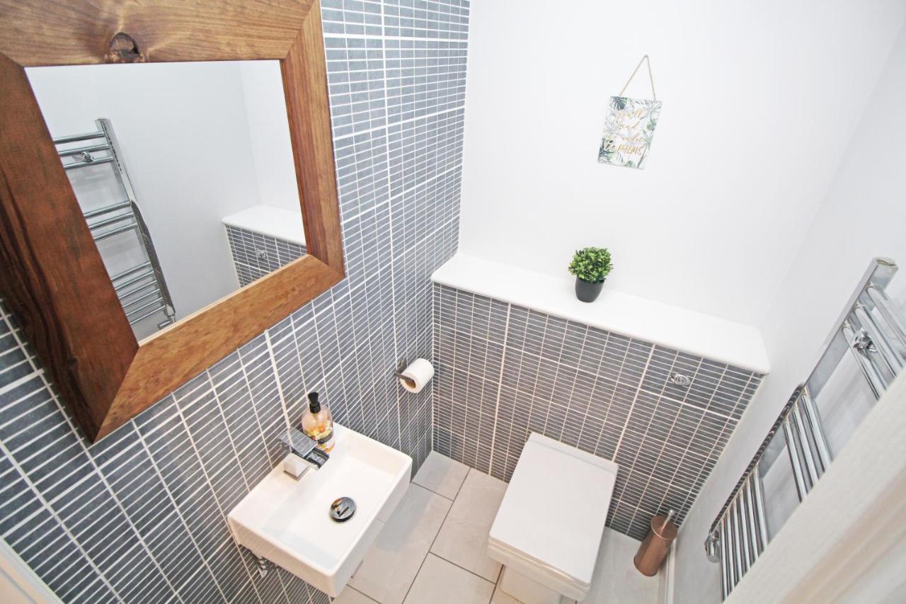 Queens Road - Luxury Spacious Home In Chester Christleton ภายนอก รูปภาพ