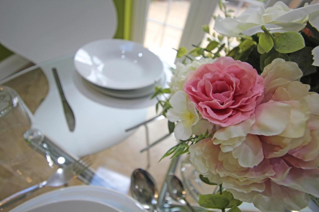 Queens Road - Luxury Spacious Home In Chester Christleton ภายนอก รูปภาพ
