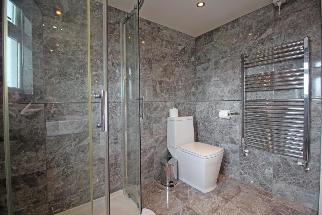 Queens Road - Luxury Spacious Home In Chester Christleton ภายนอก รูปภาพ