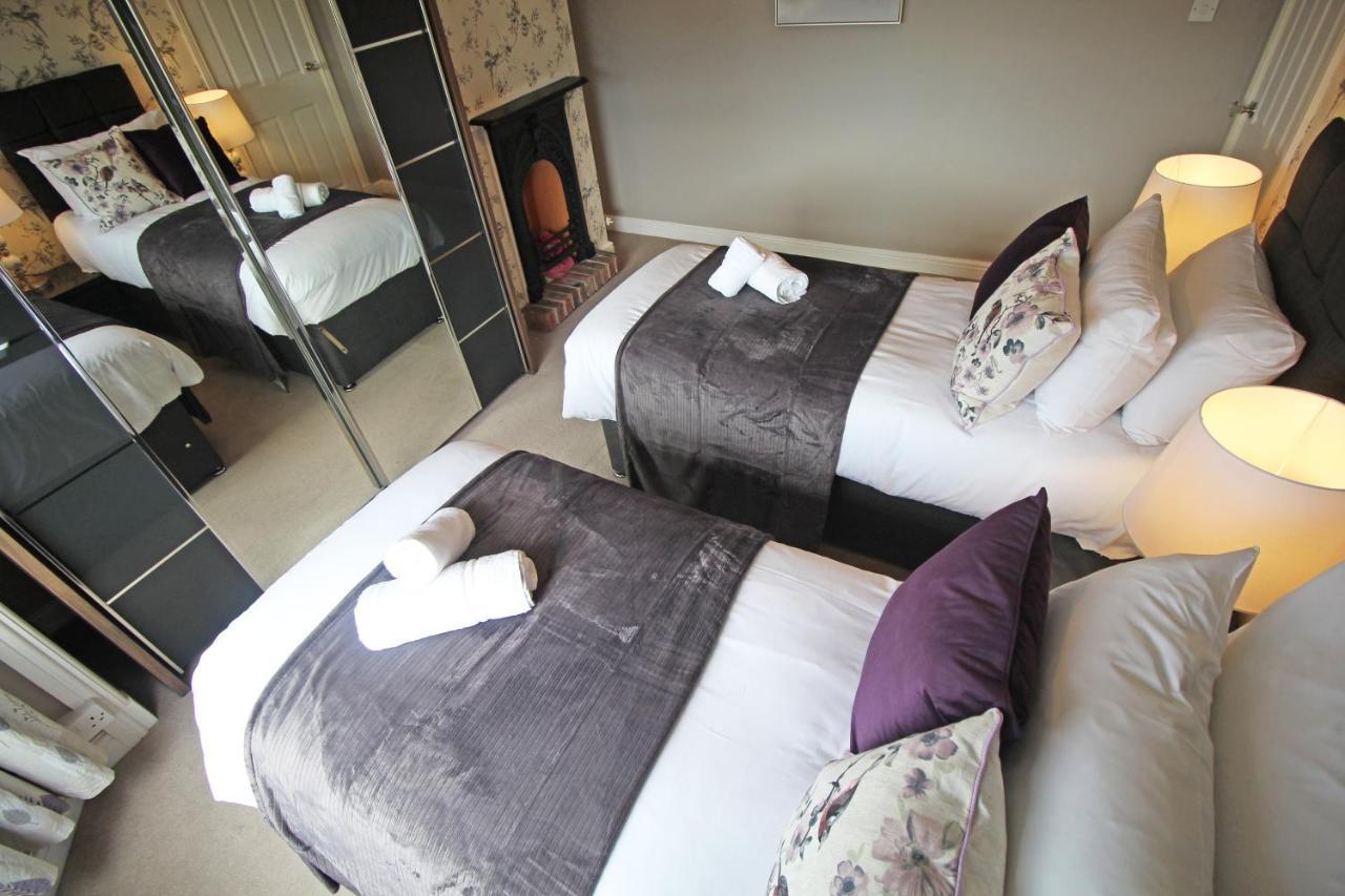 Queens Road - Luxury Spacious Home In Chester Christleton ภายนอก รูปภาพ