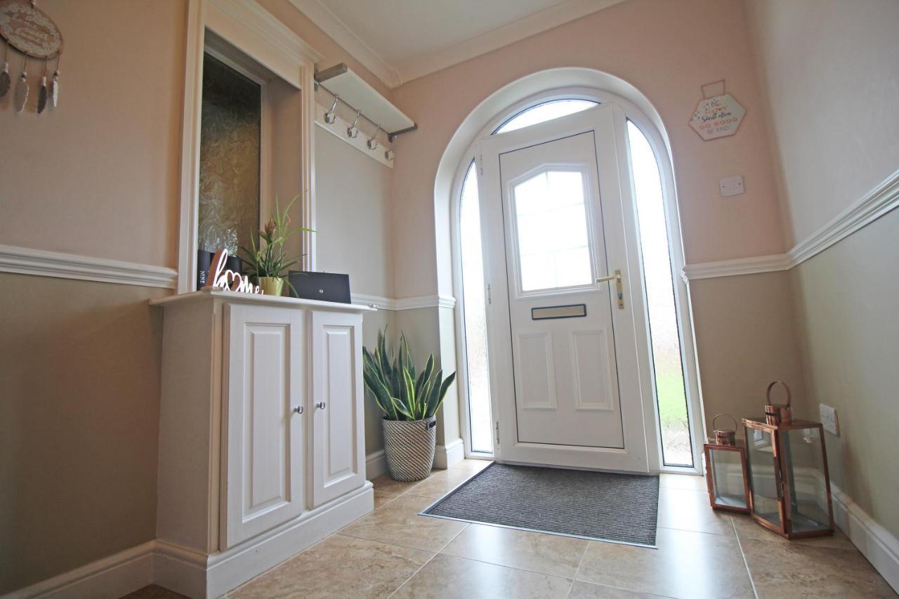 Queens Road - Luxury Spacious Home In Chester Christleton ภายนอก รูปภาพ