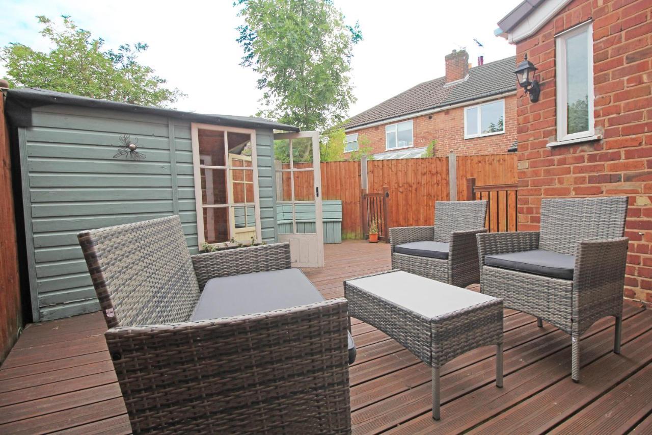 Queens Road - Luxury Spacious Home In Chester Christleton ภายนอก รูปภาพ