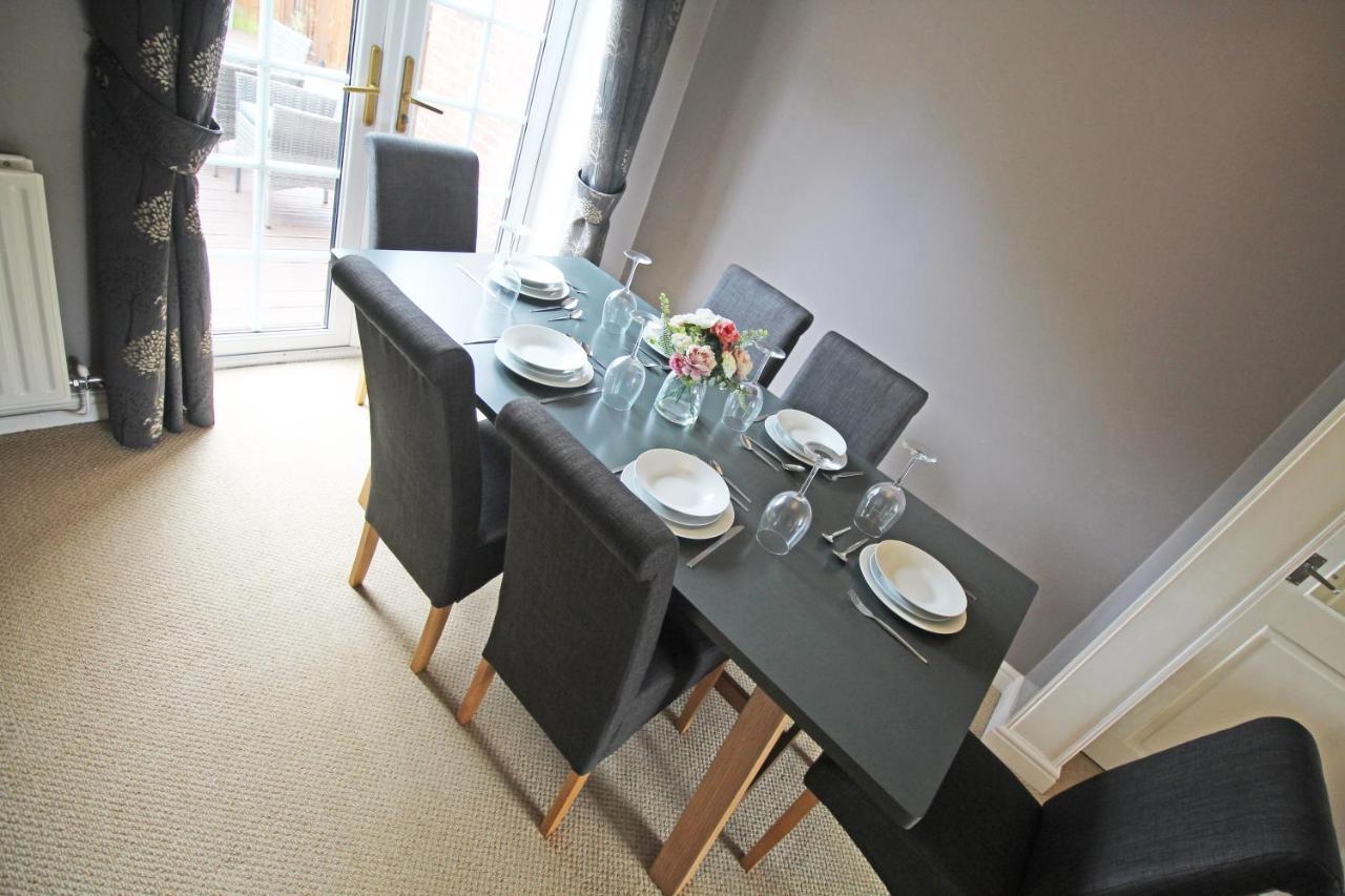 Queens Road - Luxury Spacious Home In Chester Christleton ภายนอก รูปภาพ
