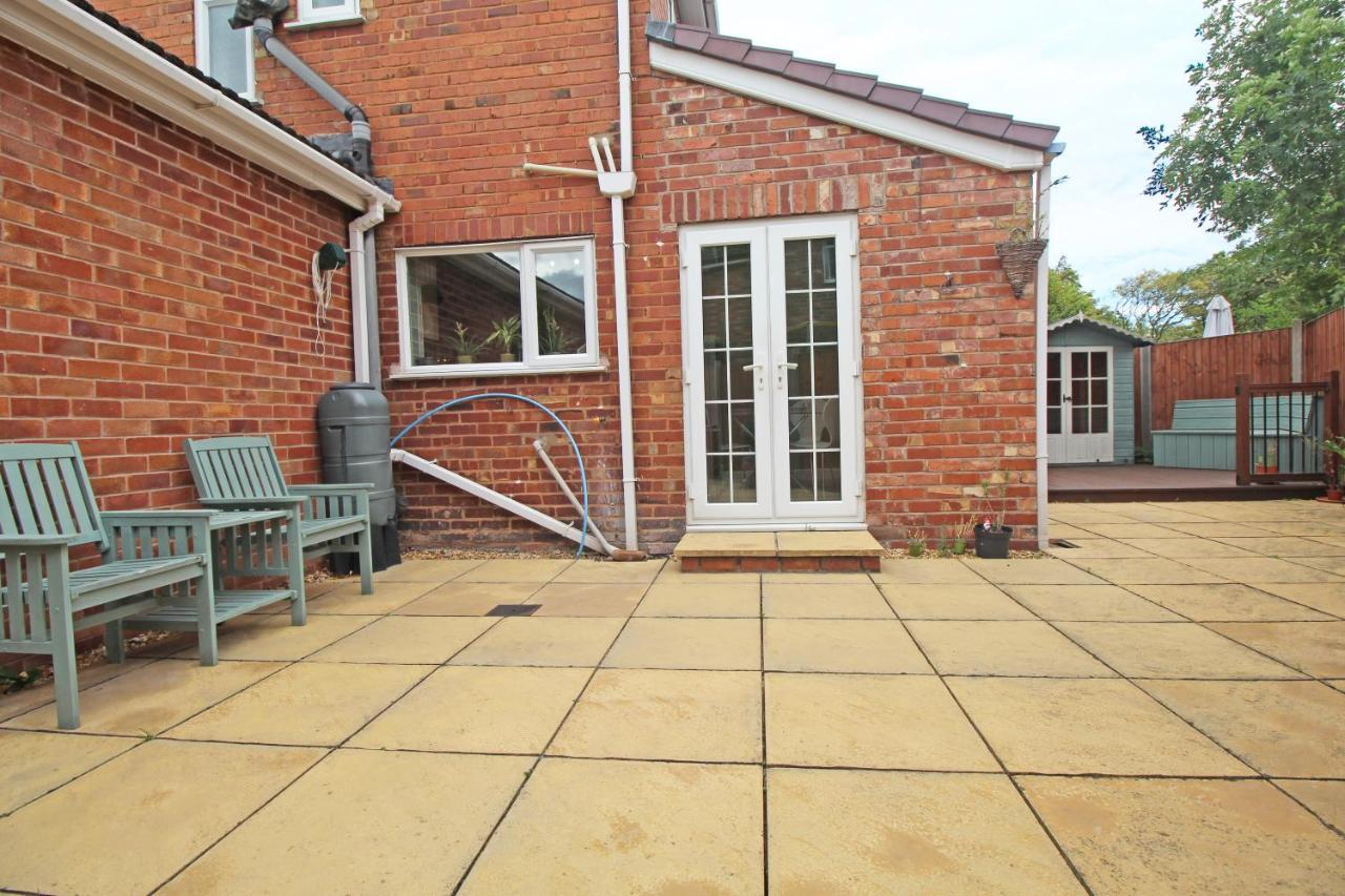 Queens Road - Luxury Spacious Home In Chester Christleton ภายนอก รูปภาพ