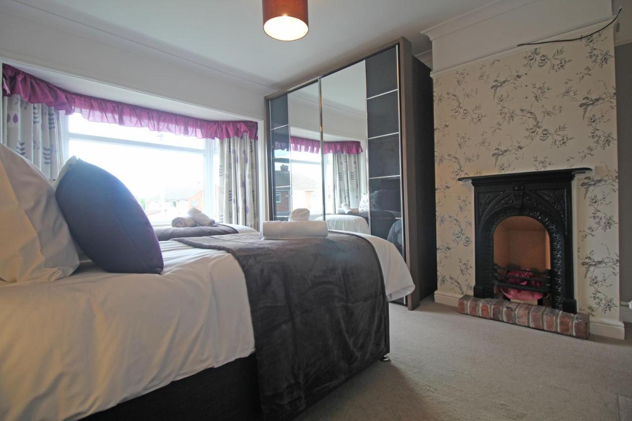 Queens Road - Luxury Spacious Home In Chester Christleton ภายนอก รูปภาพ