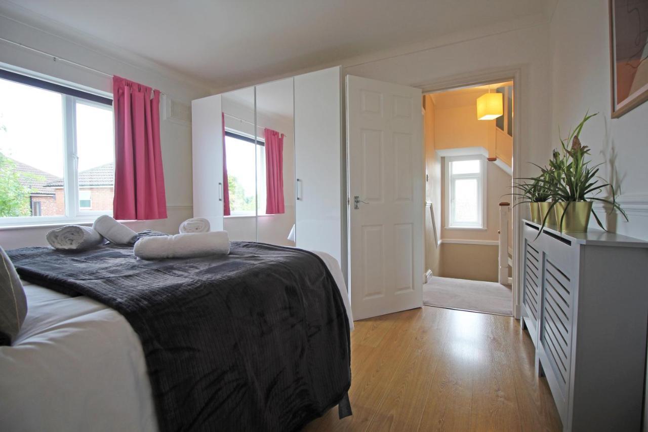 Queens Road - Luxury Spacious Home In Chester Christleton ภายนอก รูปภาพ