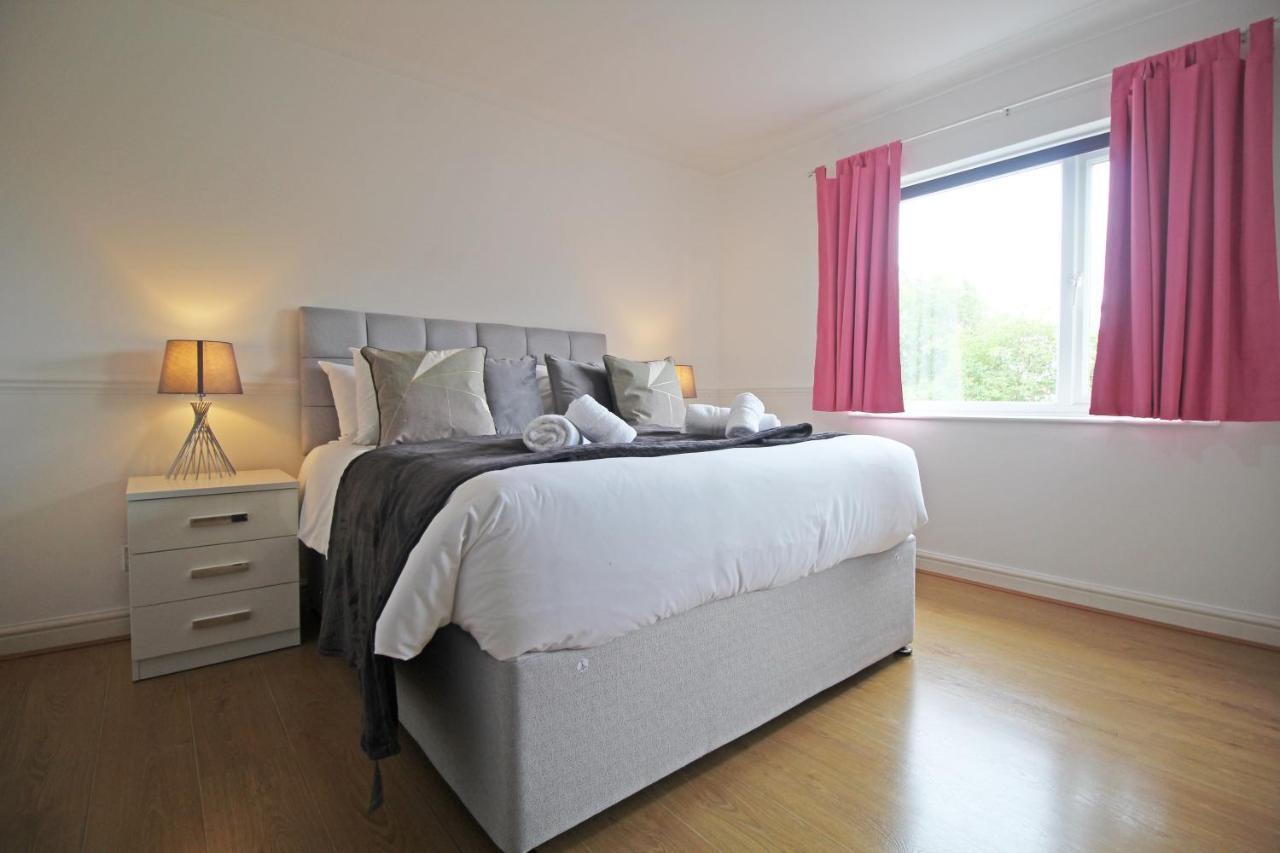 Queens Road - Luxury Spacious Home In Chester Christleton ภายนอก รูปภาพ
