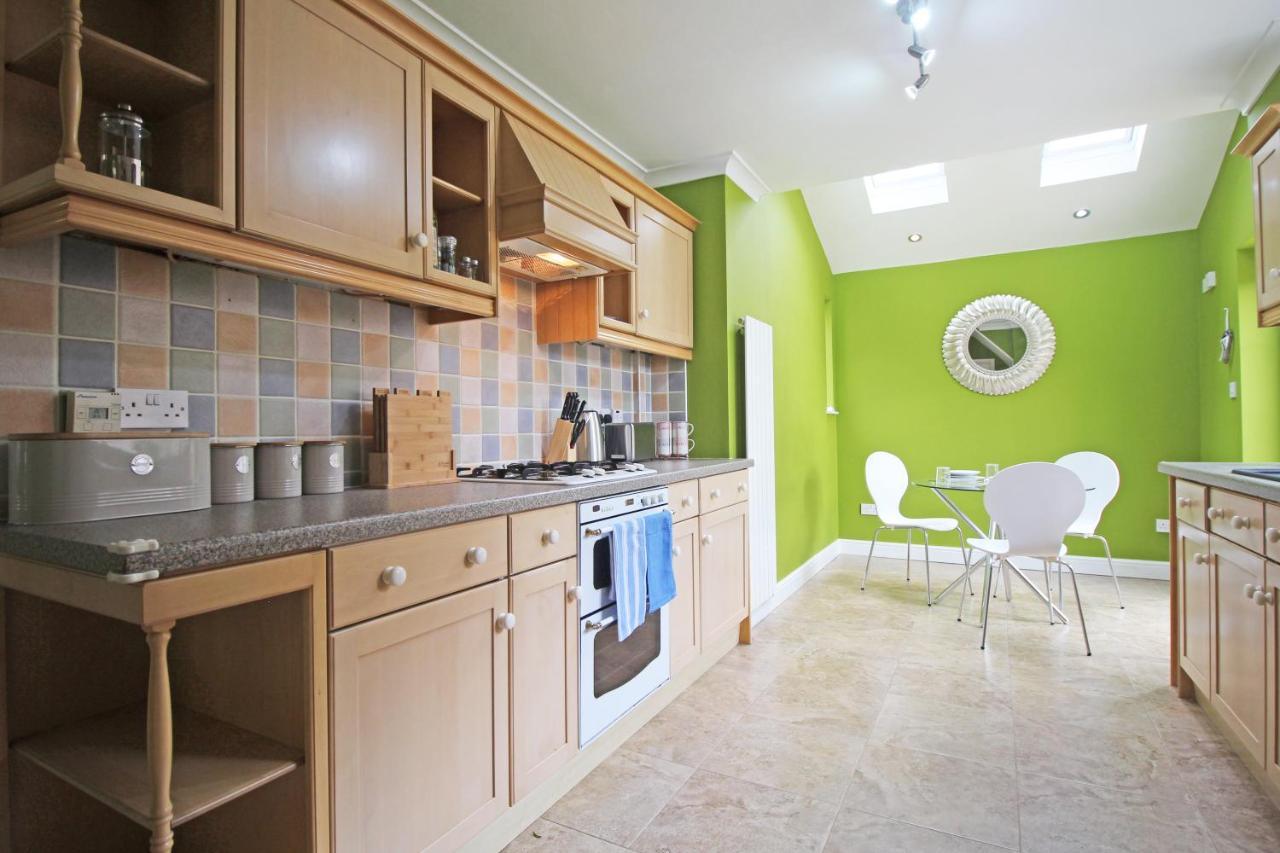 Queens Road - Luxury Spacious Home In Chester Christleton ภายนอก รูปภาพ